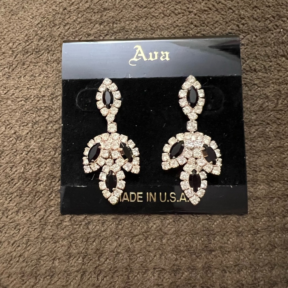 Formal/Prom Earring - Picture 2 of 3
